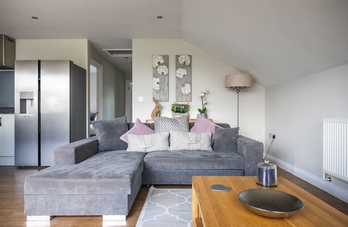Cutnall Green Apartment | Elmbridge Farm Swallows Lodge