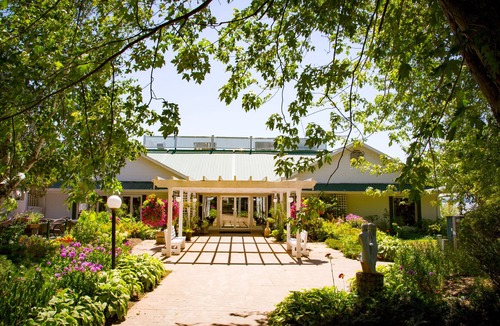 Otonabee-South Monaghan Cottage | Elmhirst's Resort - On a lake