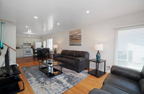 Villa Park House | Elmhurst Rental