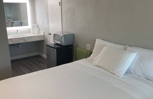 Auburn Hotel | Elmwood Motel