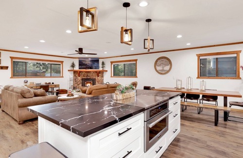 Big Bear Cabin | Elmwood Place #2218