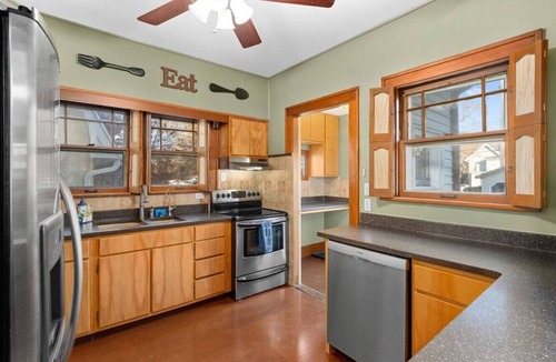 Peoria House | Elmwood · R&R Retreat Bradley - We've got Space/Large Groups