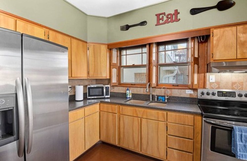 Peoria House | Elmwood · R&R Retreat Bradley - We've got Space/Large Groups