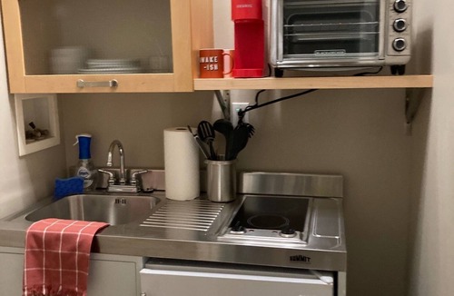 Downtown Buffalo Apartment | Elmwood Village, 5 min to Medical Campus, Pets welcome 25% Discount for 28+ days