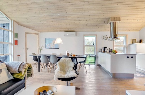 Hou House | "Elni" - 900m from the sea by Interhome