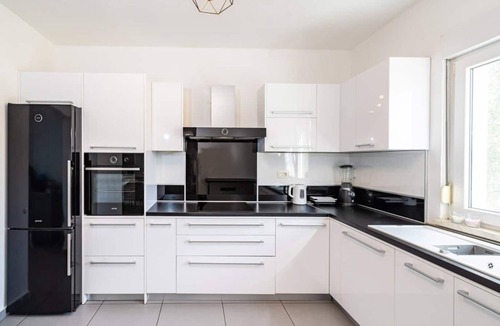 Lovinac Villa | Elo Holiday Home
