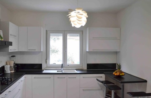 Lovinac Villa | Elo Holiday Home