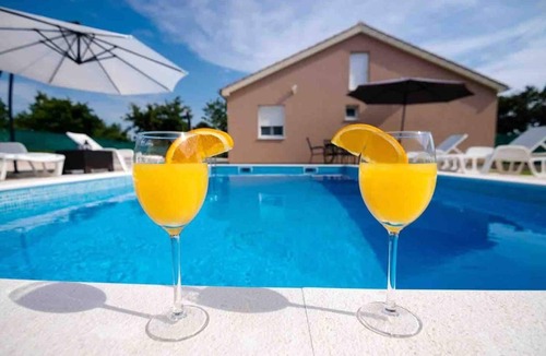 Lovinac Villa | Elo Holiday Home