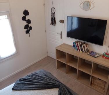 Les Patis Bed & Breakfast | Elohan House