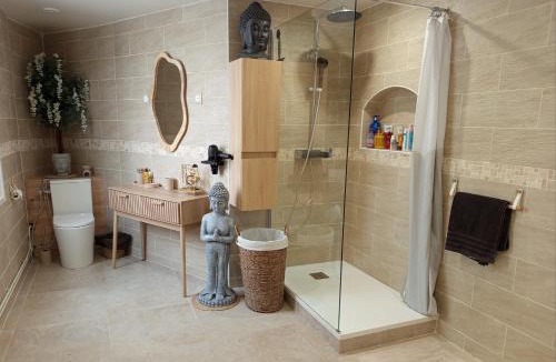 Les Patis Bed & Breakfast | Elohan House