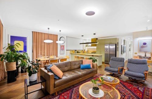 Footscray Apartment | Eloquent Executive Footscray Apt with parking & pool