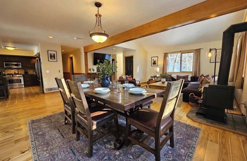 Baldy Mountain House | Elv Haus - Half acre Escape Htub/Pets/Office