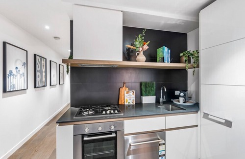 Saint Kilda South Apartment | Elwood Beachside Escape