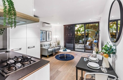 Saint Kilda South Apartment | Elwood Beachside Escape