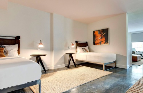 Lexington Hotel | Elwood Hotel & Suites