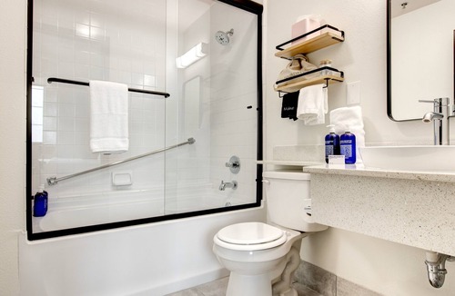 Lexington Hotel | Elwood Hotel & Suites