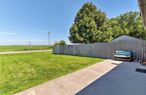 Elwood House | Elwood Townhome w/Patio - 7 Mi to Johnson Lake