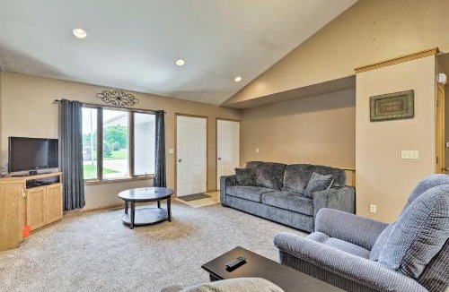 Elwood House | Elwood Townhome w/Patio - 7 Mi to Johnson Lake