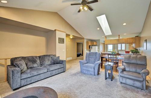 Elwood House | Elwood Townhome w/Patio - 7 Mi to Johnson Lake