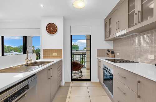 Palm Cove Hotel | Elysium Apartments