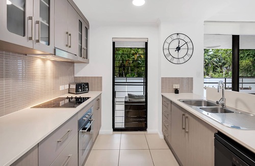 Palm Cove Hotel | Elysium Apartments