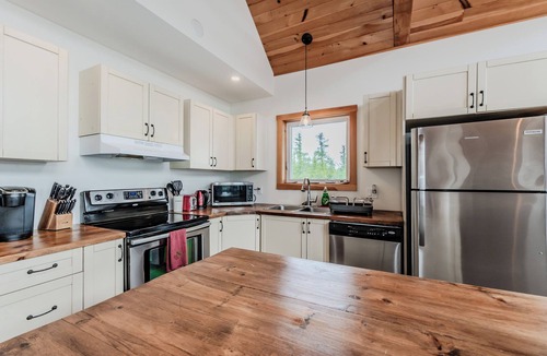 Colpoys Bay Cottage | Elysium Cottage in Purgatory Cove - Private Waterfront Escape