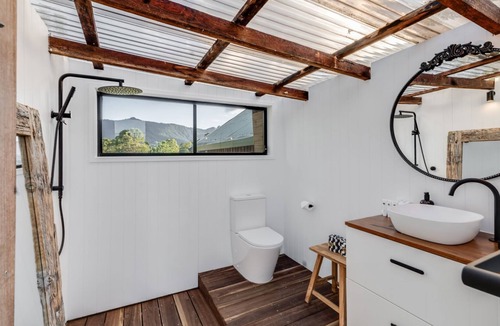 Kunghur Cabin | Elysium Farm Stay- Paperbark Bungalow