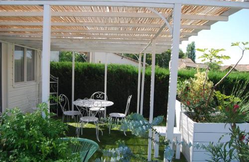 Montjean House | EMA Cottage