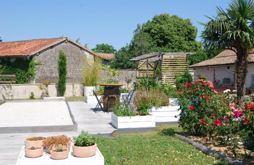 Montjean House | EMA Cottage