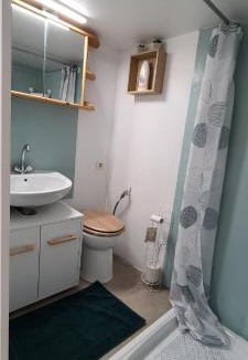 Montjean Apartment | Ema Cottage