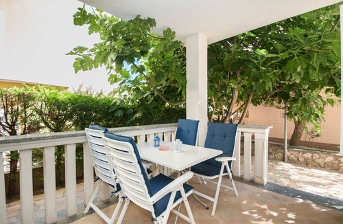 Jurandvor Apartment | Ema - Cozy Pet-friendly Suite for Two with Parking