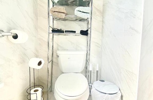 Tri-Taylor Apartment | EMALUX Condo Near Downtown,Bus,Train,Hospitals,United-Center,Fulton Market