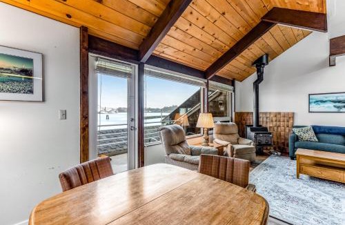 Historic Bayfront Apartment | Embarcadero Condo #E225