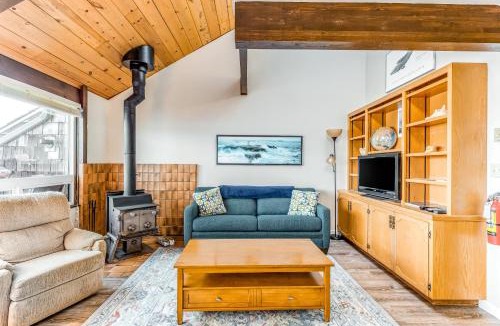 Historic Bayfront Apartment | Embarcadero Condo #E225