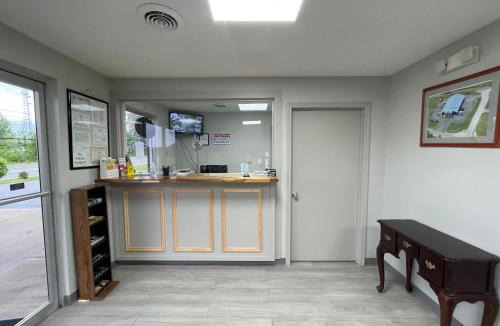 Hohenwald Hotel | Embassy Inn - Hohenwald
