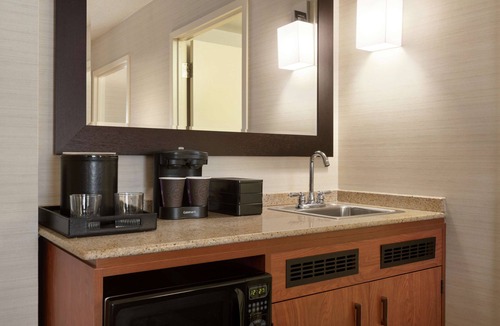 East Boston Hotel | Embassy Suites Boston Logan Airport