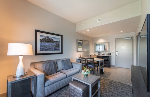 The Woodlands Hotel | Embassy Suites by Hilton The Woodlands at Hughes Landing