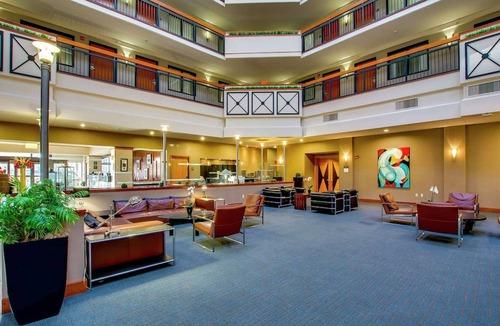 Lyndon Hotel | Embassy Suites by Hilton Louisville East