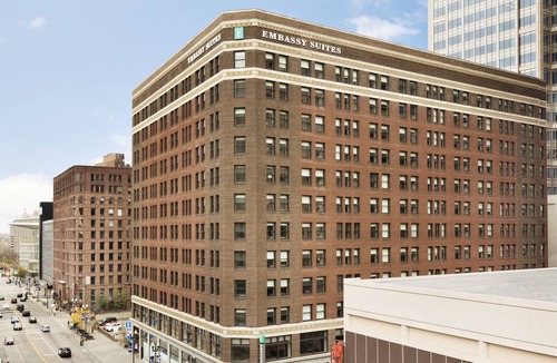 Downtown West Hotel | Embassy Suites by Hilton Minneapolis Downtown