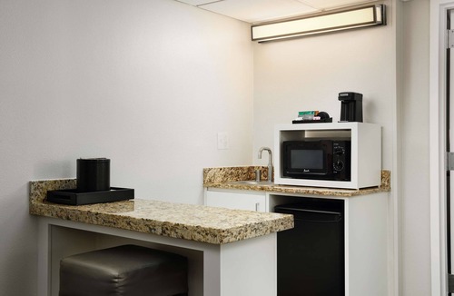 West Palm Beach Hotel | Embassy Suites by Hilton West Palm Beach Central