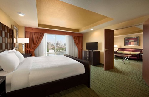 Peoria Hotel | Embassy Suites by Hilton E Peoria Riverfront Conf Center