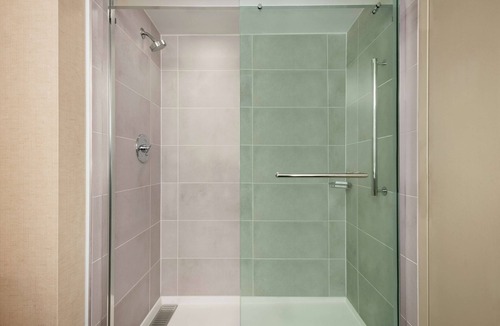 Independence Hotel | Embassy Suites by Hilton Cleveland Rockside