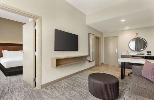 Round Rock Hotel | Embassy Suites by Hilton Round Rock