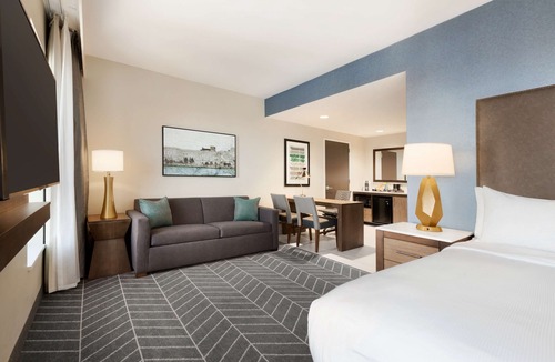 Downtown Wilmington Hotel | Embassy Suites by Hilton Wilmington Riverfront