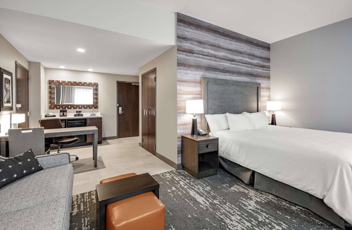 Jonesboro Hotel | Embassy Suites by Hilton Jonesboro Red Wolf Convention Center
