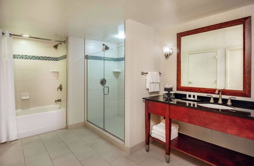 Waltham Hotel | Embassy Suites by Hilton Boston Waltham