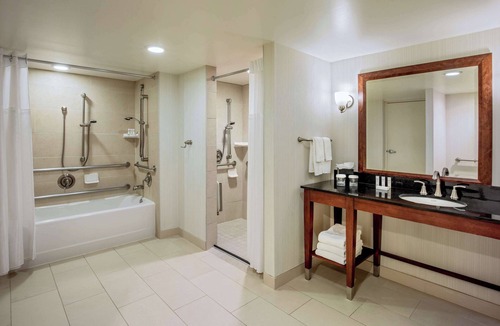 Waltham Hotel | Embassy Suites by Hilton Boston Waltham