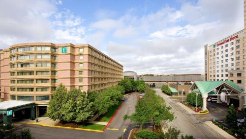 Rosemont Hotel | Embassy Suites by Hilton Chicago O'Hare Rosemont