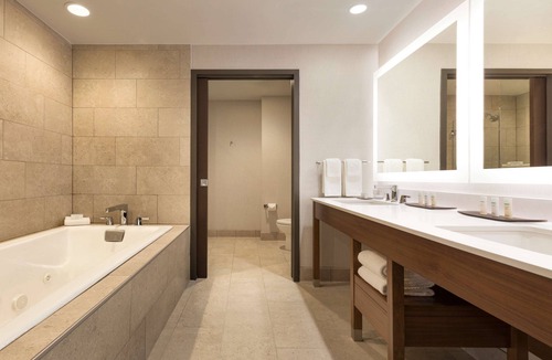 Denton Hotel | Embassy Suites by Hilton Denton Convention Center