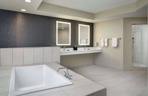 Coliseum Central Hotel | Embassy Suites by Hilton Hampton Convention Center